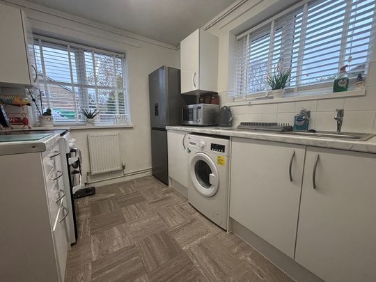 Harwood Hill, Welwyn Garden City - Photo 1