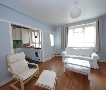 3 Bed Flat, Greenleaf Close, SW2 - Photo 2