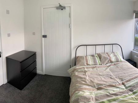 High quality refurbished en-suite rooms for professionals - Photo 4