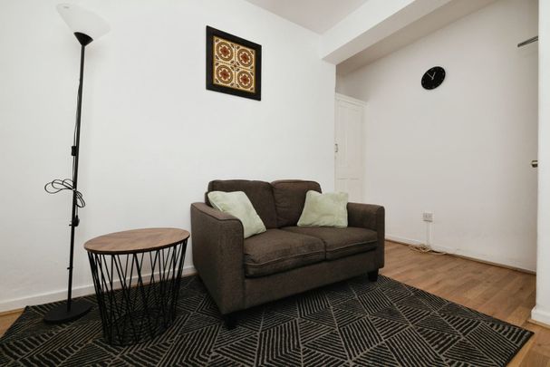 Room in a Shared Flat, Ashby House, SW9 - Photo 1