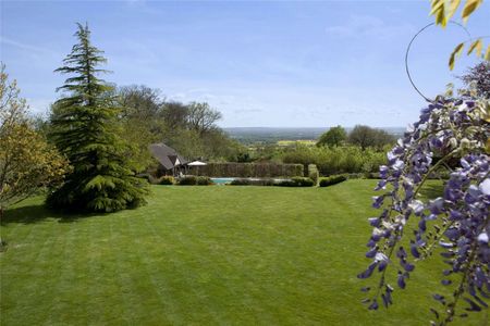 A fine and beautifully presented Grade II listed country home with excellent recreational facilities and outstanding panoramic views - Photo 3