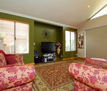 11 Strickland Road, Ardross. - Photo 3