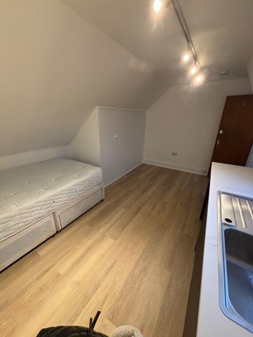 Bedsit, Sumatra Road, NW6 - Photo 2