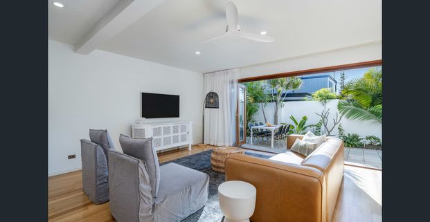 Fully Furnished Rental – Ideal Location Between Merewether Beach & The Junction - Photo 1