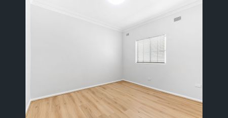 Renovated one bedroom semi plus study - Photo 4