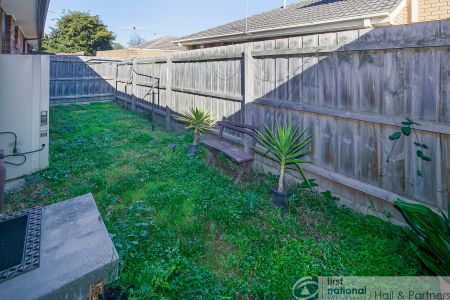 SPACIOUS UNIT IN THE HEART OF DANDENONG - Photo 4