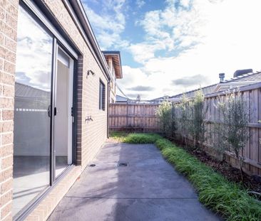 12 Cassata Road, Manor Lakes, Vic 3024 - Photo 2