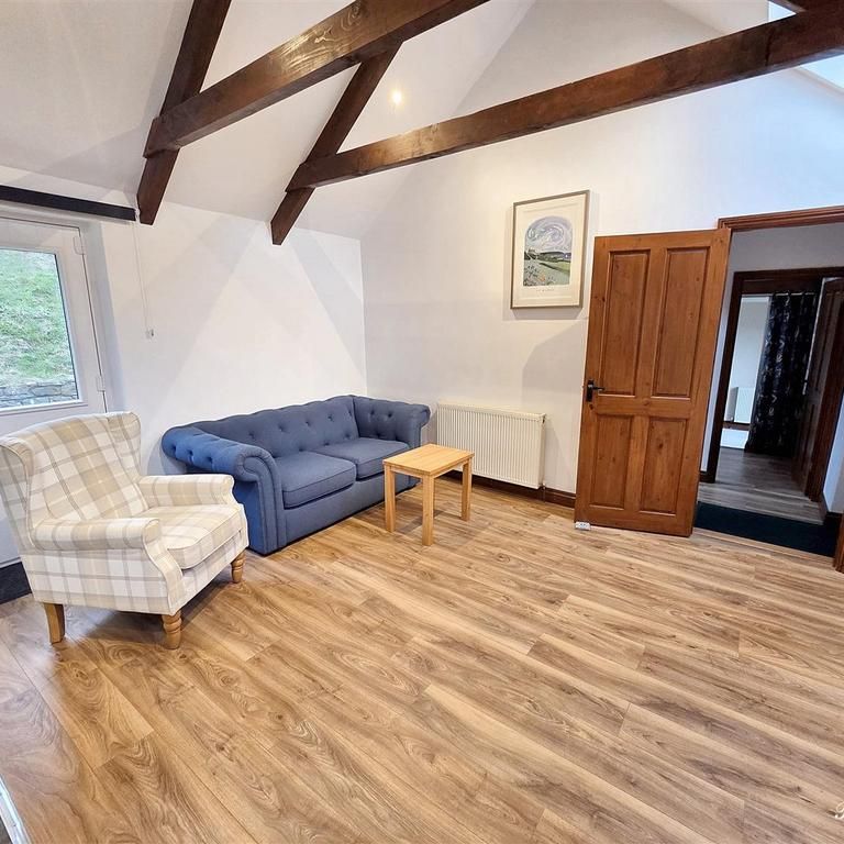 1 bedroom barn conversion to rent - Photo 1