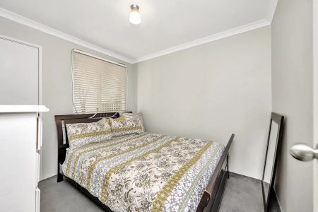 Well maintained home in beautiful Greenfields. - Photo 5