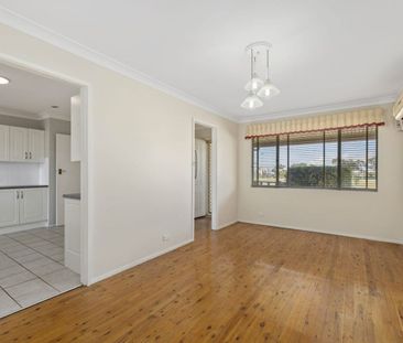 Beautifully Presented 4 Bedroom Family Home - Photo 2