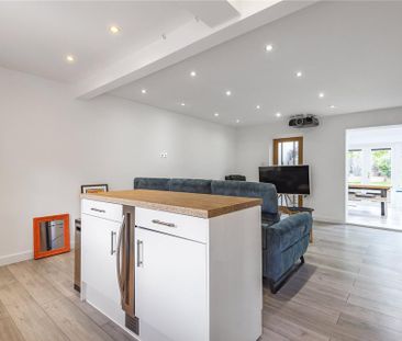 3 bedroom semi-detached house to rent - Photo 3