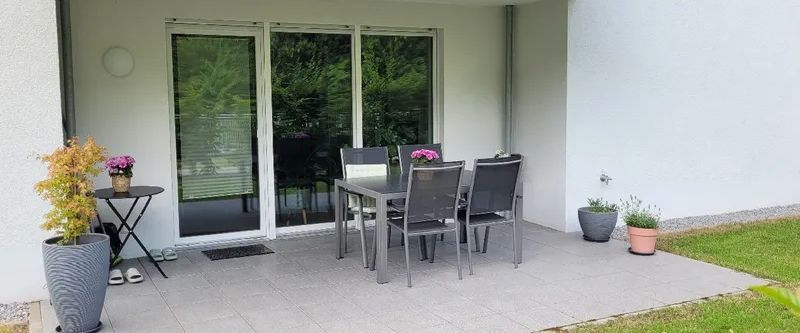 Gemütliche 2-Zimmer-Wohnung im Erdgeschoss mit Einbauküche und Terrasse - Photo 1