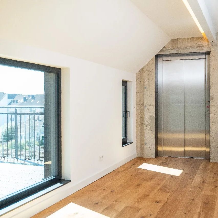 Luxuriöses Penthouse in saniertem Altbau mit Lift und Dachterrasse - Foto 1