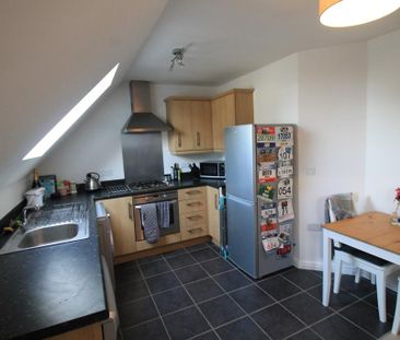 2 bedroom coach house to rent - Photo 3