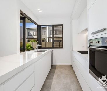 3 bedroom + MPR Terrace Home Offering Modern Comforts! - Photo 1