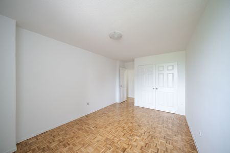 For Lease - 5 Glamorgan Avenue Unit# 901, Toronto, Ontario - Photo 3