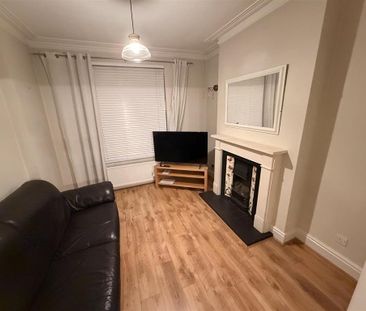 2 bedroom end of terrace house to rent - Photo 1