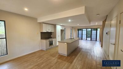 2 Bedroom Townhouse Close to Main Street! - Photo 1