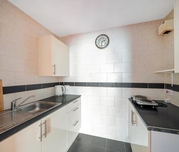 1 bedroom flat to rent - Photo 4