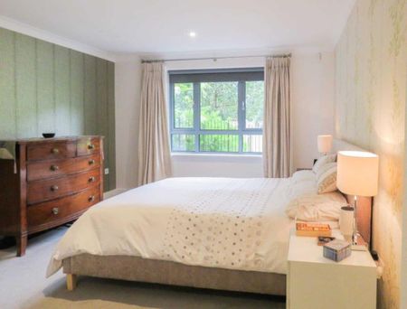 3 bedroom flat to rent - Photo 4