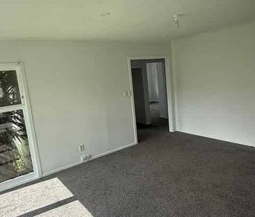 Private Renovated Three Bedroom Home With Parkings - Photo 1