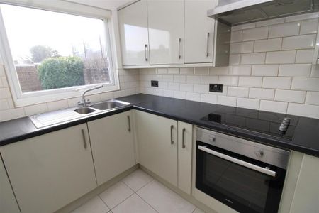 2 bedroom terraced house to rent - Photo 4