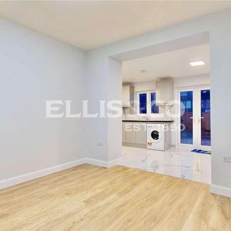 Ruislip Road, Greenford, UB6 - Photo 1