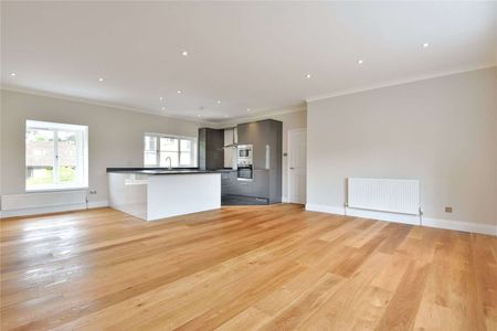 A well-proportioned apartment decorated to a high standard throughout. - Photo 5