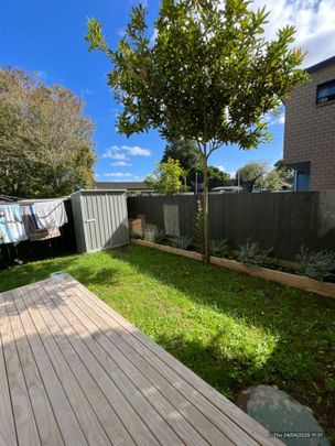 Modern & Sleek Living - Photo 1