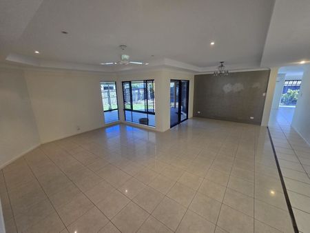 14 Victor Avenue, Glenella QLD 4740 - House For Rent | Domain - Photo 3