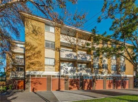 Modern Apartment in Prime Location - Photo 5