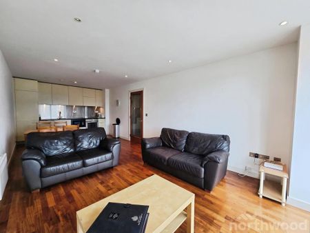 2 bedroom flat to rent - Photo 2