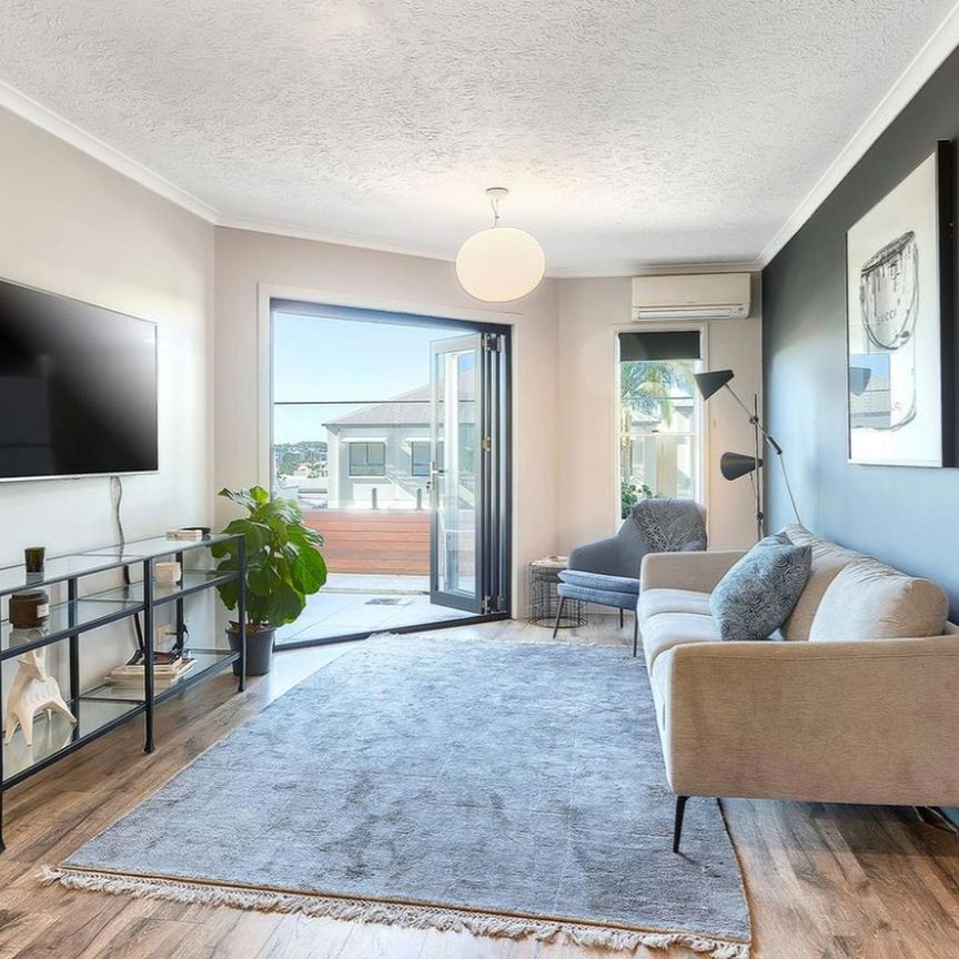 "City Living, New Farm Vibes-Your Ideal Urban Retreat." - Photo 1