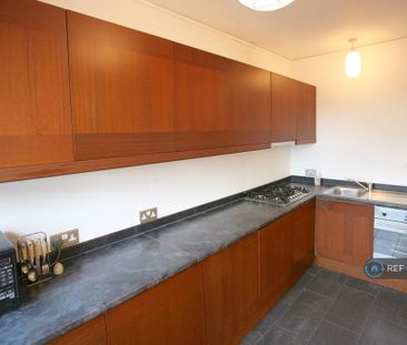 1 bedroom in a flat share to rent - Photo 5