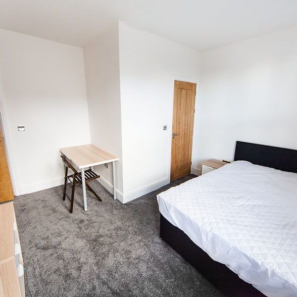 Burchett Place, Woodhouse, Leeds, LS6 2LN - Photo 1