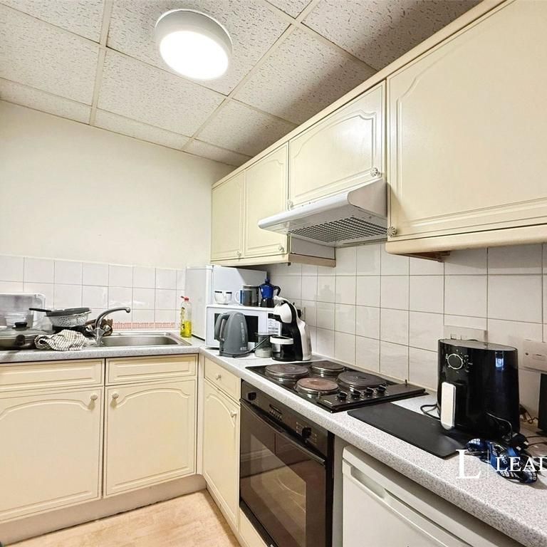 1 bedroom flat to rent - Photo 1