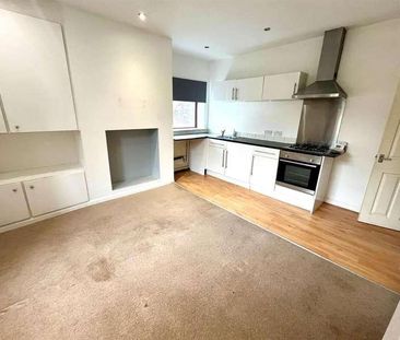 Carlinghow Hill, Batley, WF17 - Photo 2