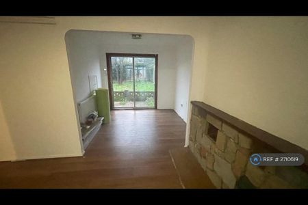 3 bedroom end of terrace house to rent - Photo 2