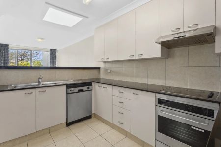 Top Floor Apartment in Prime Location - Photo 5