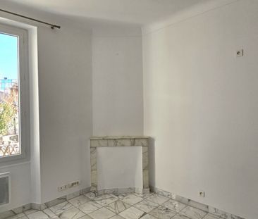 Lumineux 2 pièces loué vide au calme en plein centre d'Antib - Photo 5