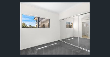 Spacious unit - Photo 2