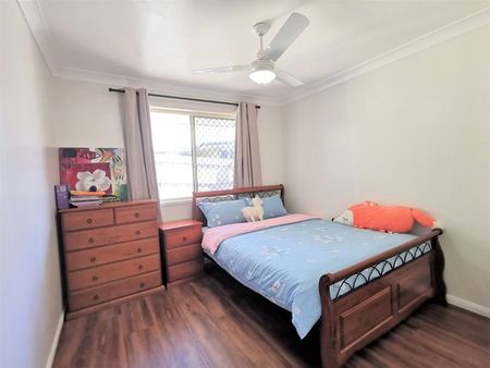 Spacious timber and tile floor. - Photo 5