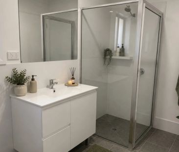 A modern, easy-care living unit, in a convenient location. - Photo 2