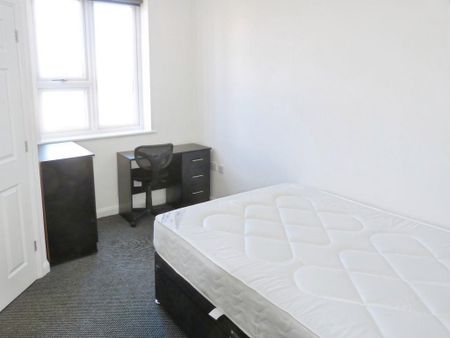 1 bedroom in a flat share to rent - Photo 3