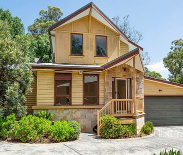 UPDATED 3 BEDROOM TOWNHOUSE - Photo 3