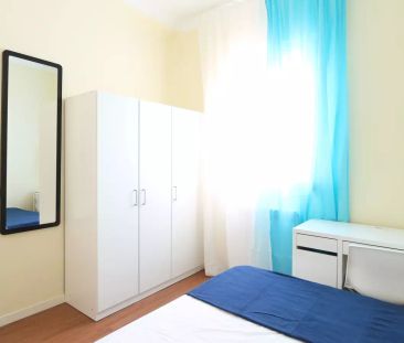 Double bed in Room in a shared 6-bedroom apartment for rent in Ibiz... - Photo 5