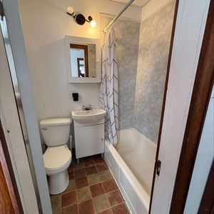 1 CH - 1 SDB - Sherbrooke - $875 /mo - Photo 3