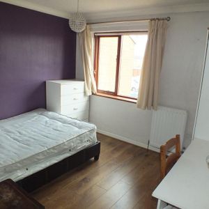 1 bedroom in a house share to rent - Photo 2