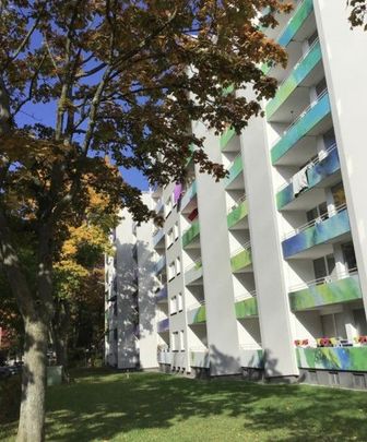 Hier macht wohnen Spaß: großzügige 2-Zimmer-Wohnung mit Balkon (WBS) - Foto 1