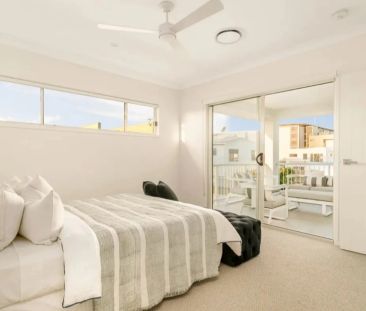 Spacious 5-Bedroom Family Home with Pool, Alfresco & Luxury Finishe... - Photo 3